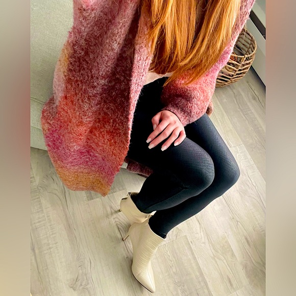 Meet your Posher, Felicia - Picture 1 of 1